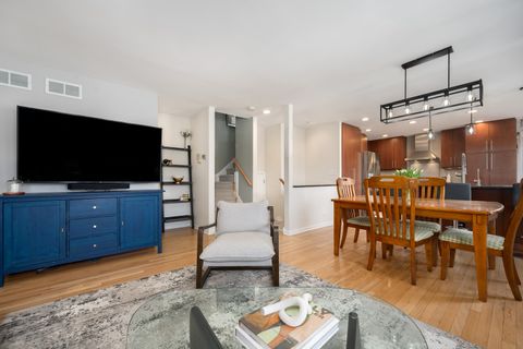 Tiny photo for 2316 N Lakewood Avenue, Chicago, IL 60614 (MLS # 12599460)