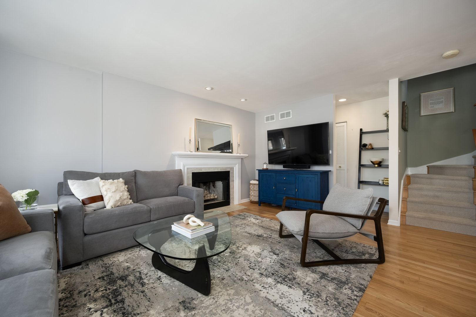 2316 N Lakewood Avenue