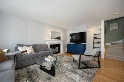 Tiny photo for 2316 N Lakewood Avenue, Chicago, IL 60614 (MLS # 12599460)