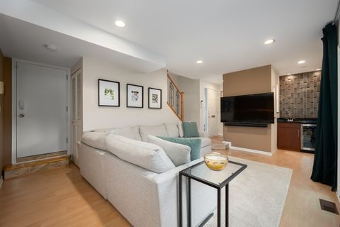 Tiny photo for 2316 N Lakewood Avenue, Chicago, IL 60614 (MLS # 12599460)