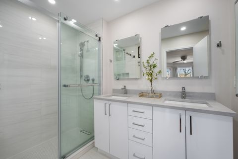 Tiny photo for 2316 N Lakewood Avenue, Chicago, IL 60614 (MLS # 12599460)