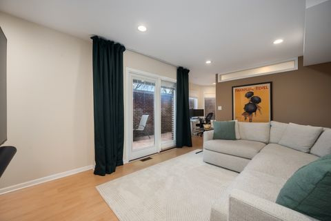 Tiny photo for 2316 N Lakewood Avenue, Chicago, IL 60614 (MLS # 12599460)