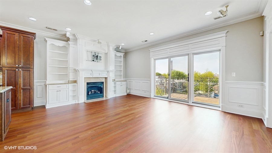 2540 W Diversey Avenue 404