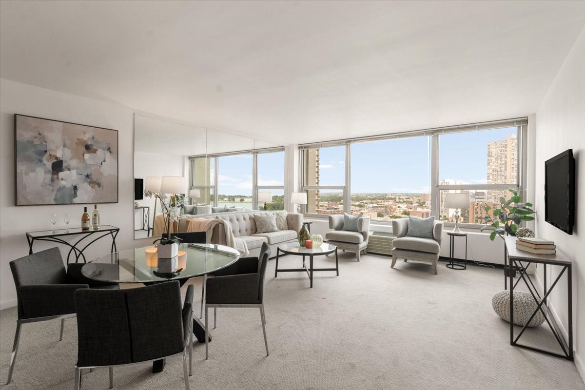 3600 N Lake Shore Drive 2220