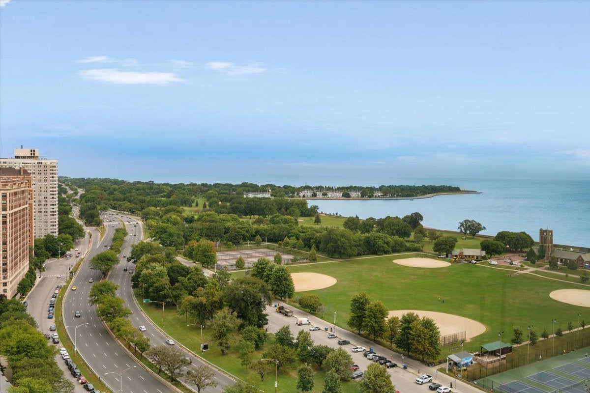 3600 N Lake Shore Drive 2220
