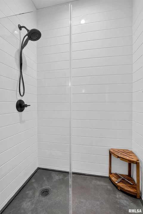 Tiny photo for 25865 VALLEY Drive, Bettendorf, IA 52722 (MLS # QC4266908)