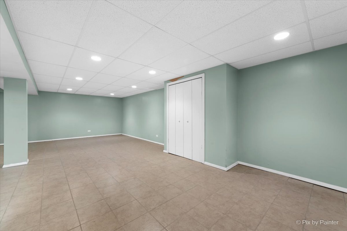 Glendale Heights, Illinois 60139, United States, 3 Bedrooms Bedrooms, ,2 BathroomsBathrooms,Residential,Active,220929