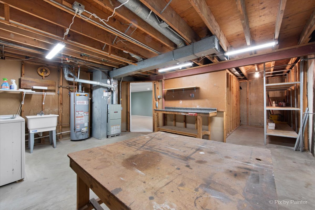 Glendale Heights, Illinois 60139, United States, 3 Bedrooms Bedrooms, ,2 BathroomsBathrooms,Residential,Active,220929