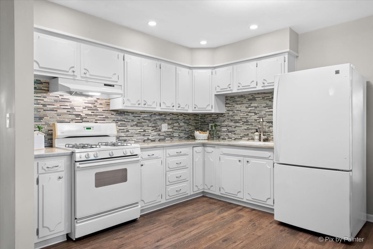 Glendale Heights, Illinois 60139, United States, 3 Bedrooms Bedrooms, ,2 BathroomsBathrooms,Residential,Active,220929