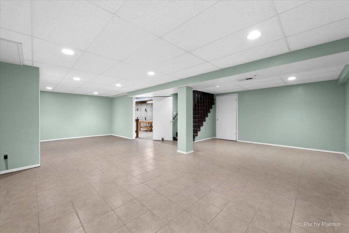 Glendale Heights, Illinois 60139, United States, 3 Bedrooms Bedrooms, ,2 BathroomsBathrooms,Residential,Active,220929