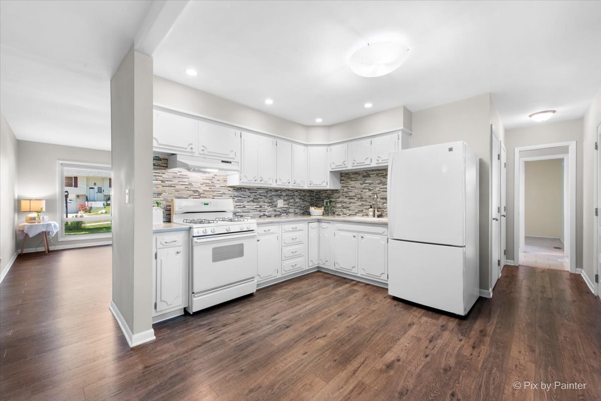 Glendale Heights, Illinois 60139, United States, 3 Bedrooms Bedrooms, ,2 BathroomsBathrooms,Residential,Active,220929