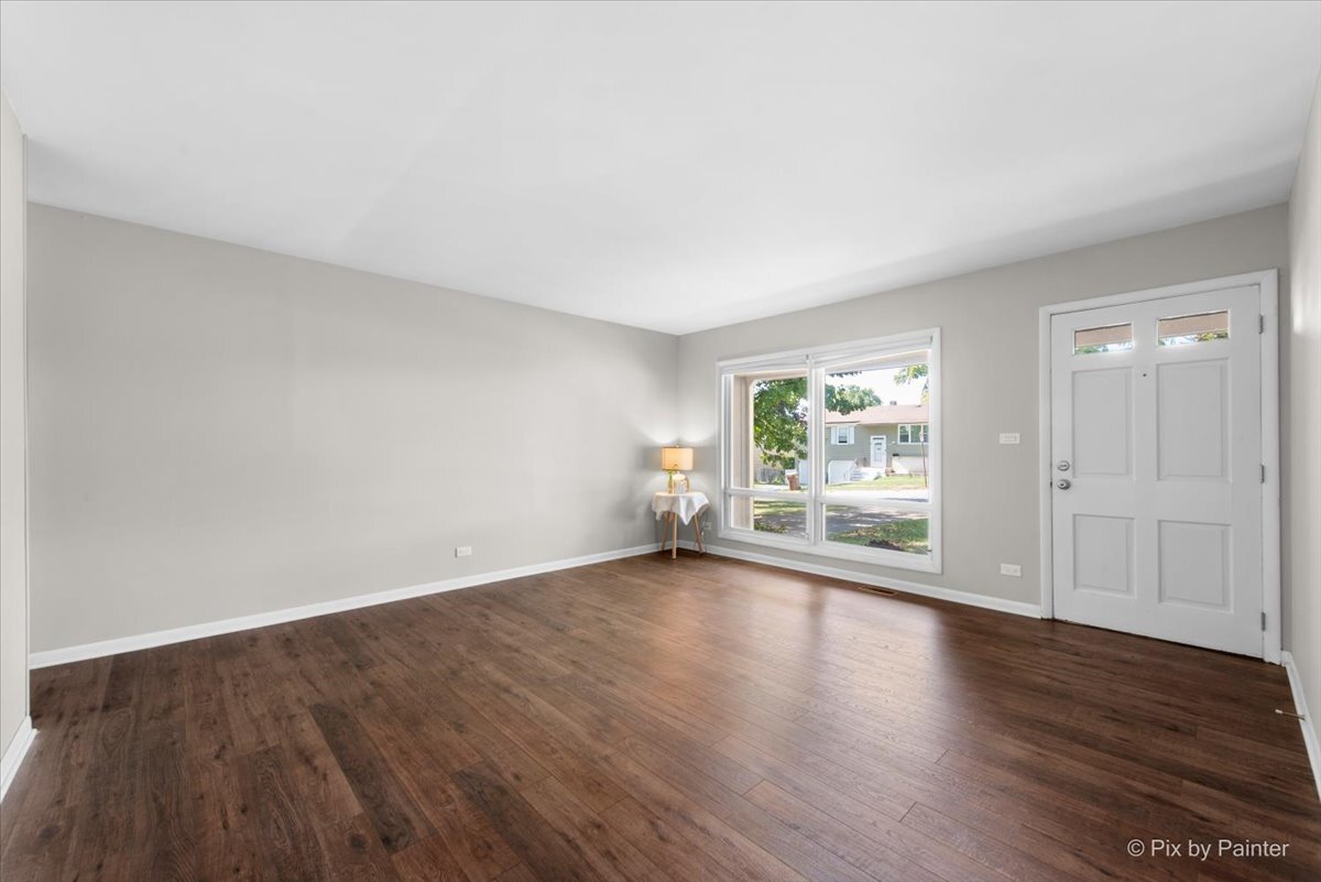 Glendale Heights, Illinois 60139, United States, 3 Bedrooms Bedrooms, ,2 BathroomsBathrooms,Residential,Active,220929