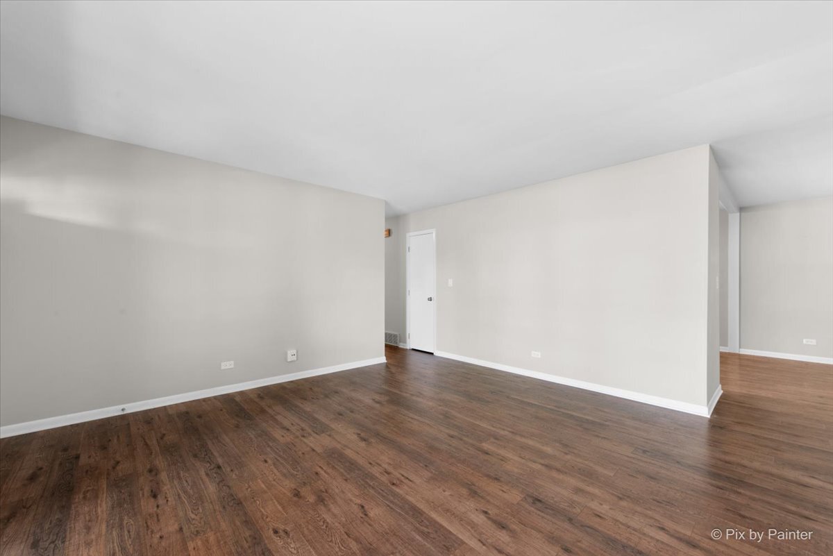 Glendale Heights, Illinois 60139, United States, 3 Bedrooms Bedrooms, ,2 BathroomsBathrooms,Residential,Active,220929