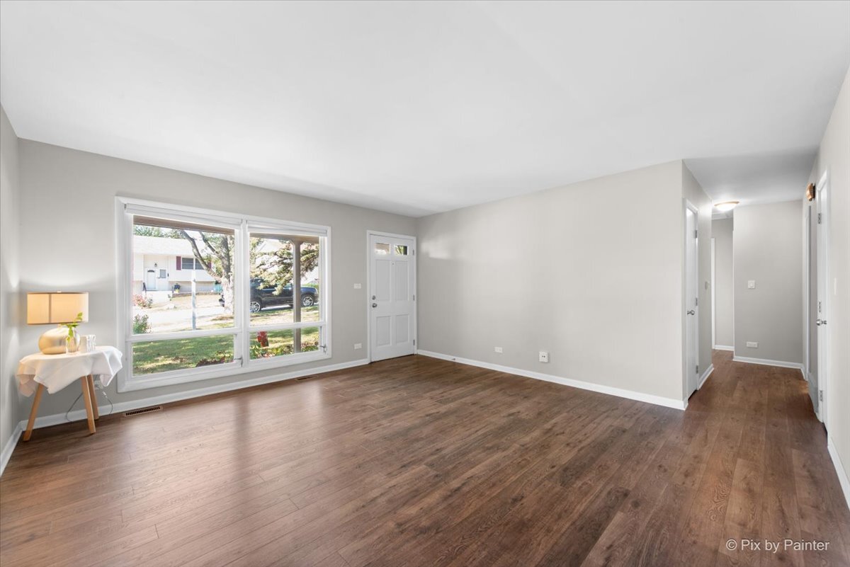 Glendale Heights, Illinois 60139, United States, 3 Bedrooms Bedrooms, ,2 BathroomsBathrooms,Residential,Active,220929