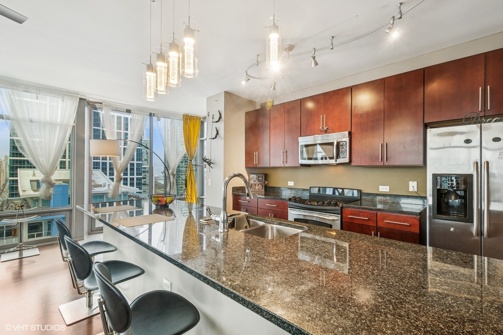 100 E 14th Street 2510