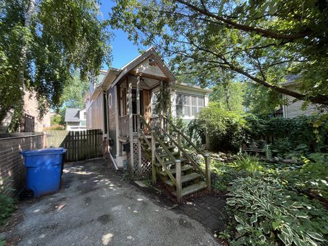 Photo of 6957 N Hamilton Avenue, Chicago, IL 60645 (MLS # 12461461)