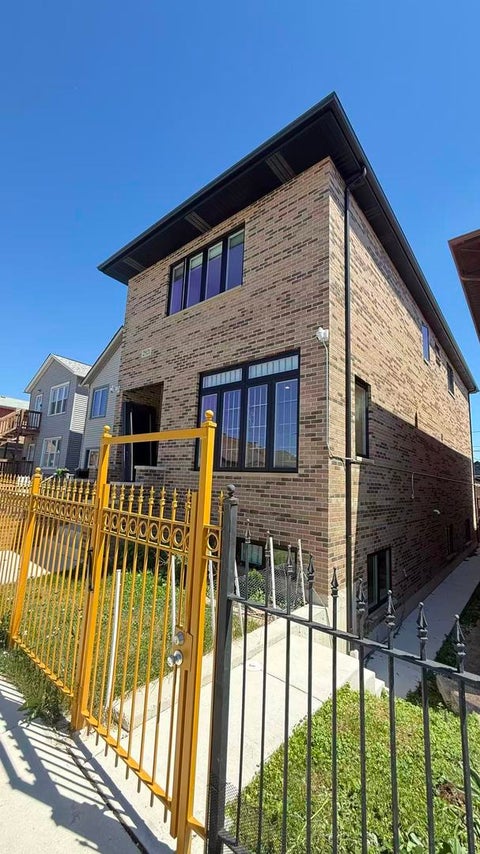Photo of 2921 S Farrell Street, Chicago, IL 60608 (MLS # 12677142)