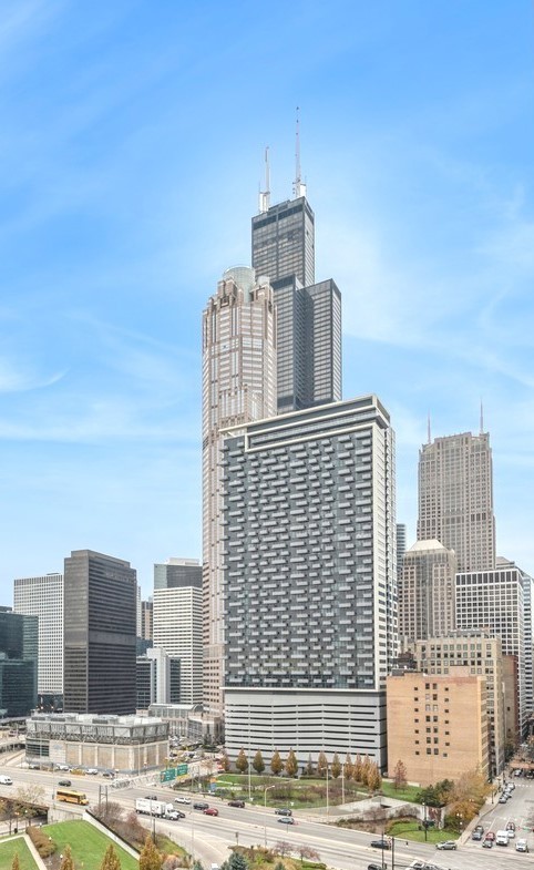 235 W Van Buren Street 2809