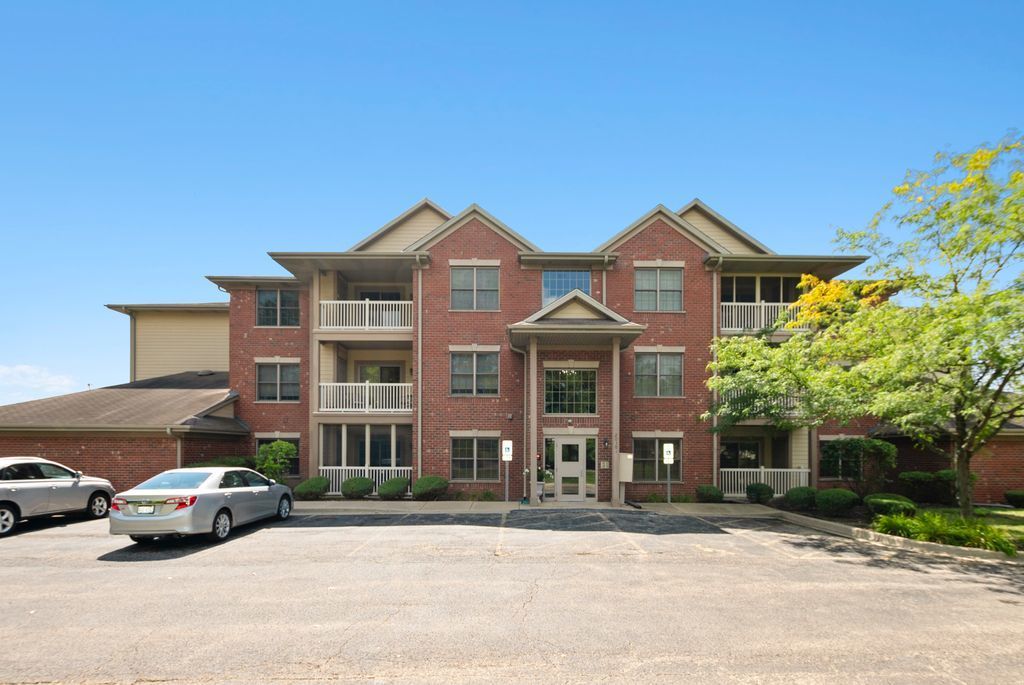 Photo for 20301 S Pine Hill Road #1D, Frankfort, IL 60423 (MLS # 12498194)