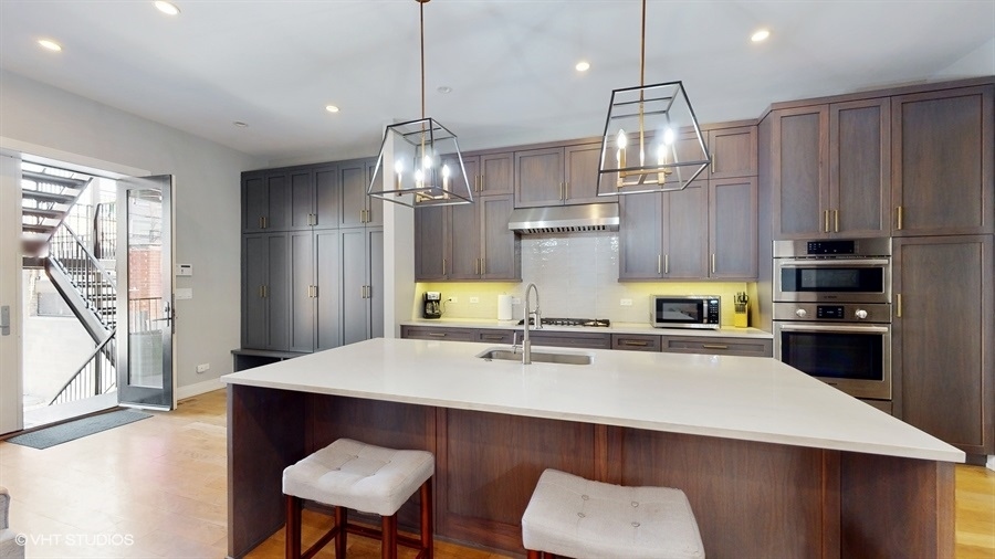 1630 W WARREN Boulevard 1