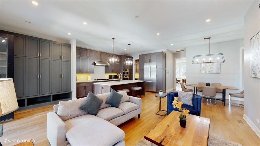 1630 W WARREN Boulevard 1