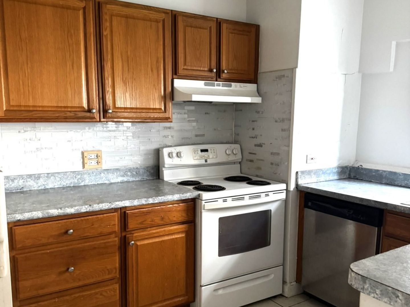 4960 N MARINE Drive 610