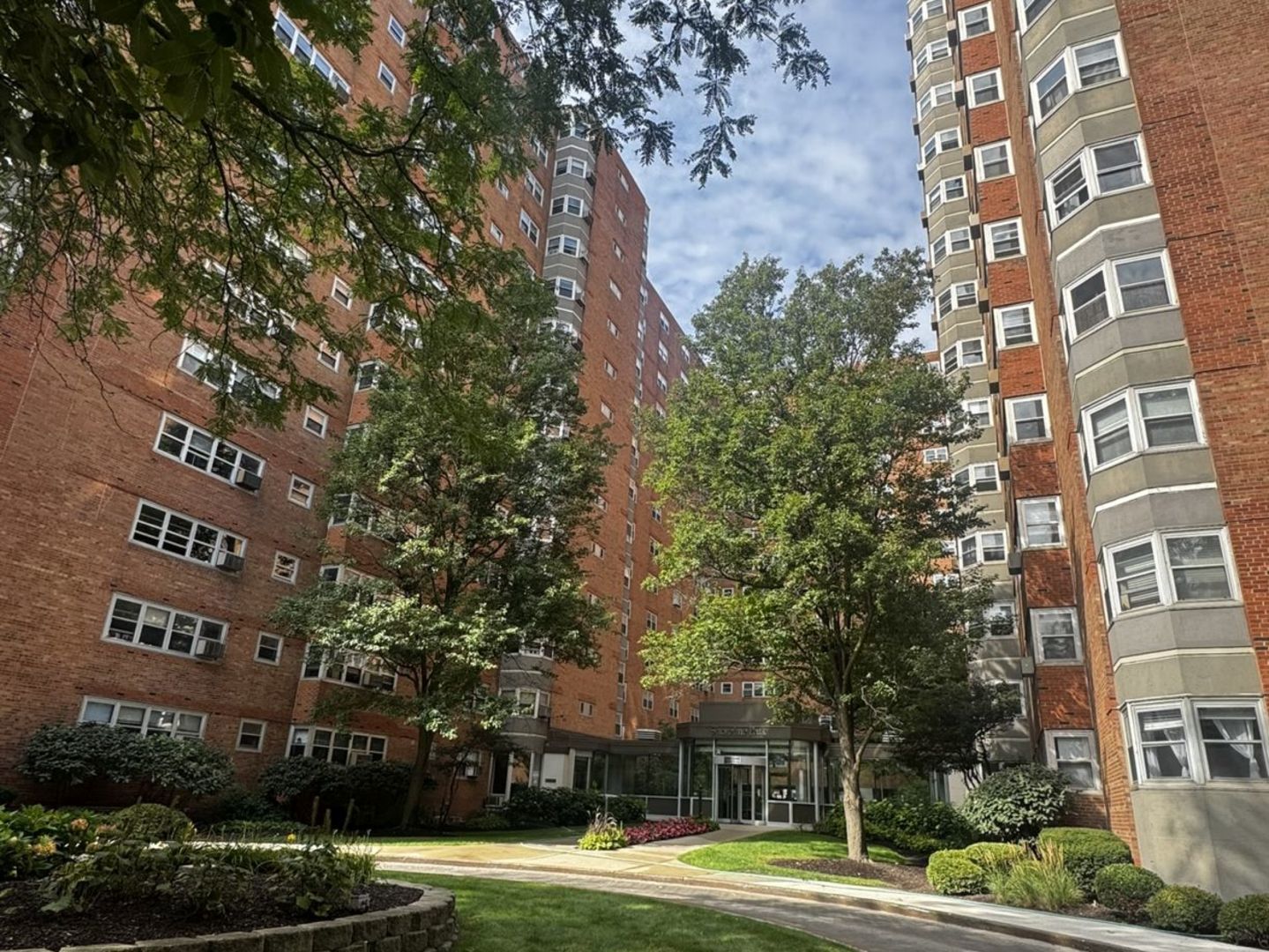 4960 N MARINE Drive 610