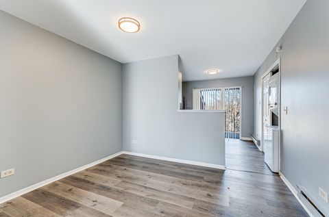 Tiny photo for 190 S Waters Edge Drive #302, Glendale Heights, IL 60139 (MLS # 12518831)