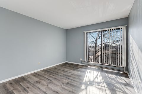 Tiny photo for 190 S Waters Edge Drive #302, Glendale Heights, IL 60139 (MLS # 12518831)