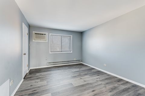 Tiny photo for 190 S Waters Edge Drive #302, Glendale Heights, IL 60139 (MLS # 12518831)