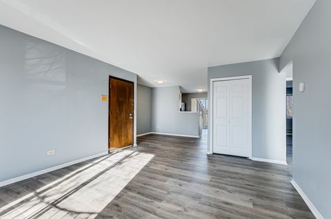 Tiny photo for 190 S Waters Edge Drive #302, Glendale Heights, IL 60139 (MLS # 12518831)