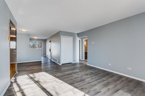 Tiny photo for 190 S Waters Edge Drive #302, Glendale Heights, IL 60139 (MLS # 12518831)