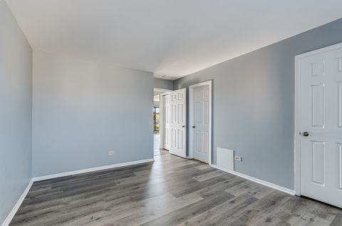 Tiny photo for 190 S Waters Edge Drive #302, Glendale Heights, IL 60139 (MLS # 12518831)