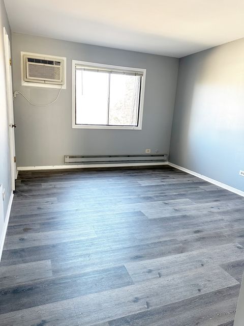 Tiny photo for 190 S Waters Edge Drive #302, Glendale Heights, IL 60139 (MLS # 12518831)