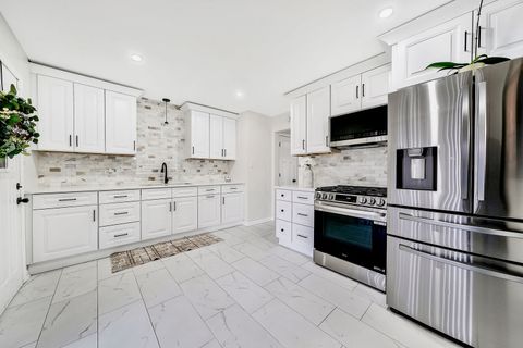 Tiny photo for 15923 Woodlawn East Avenue, South Holland, IL 60473 (MLS # 12533202)