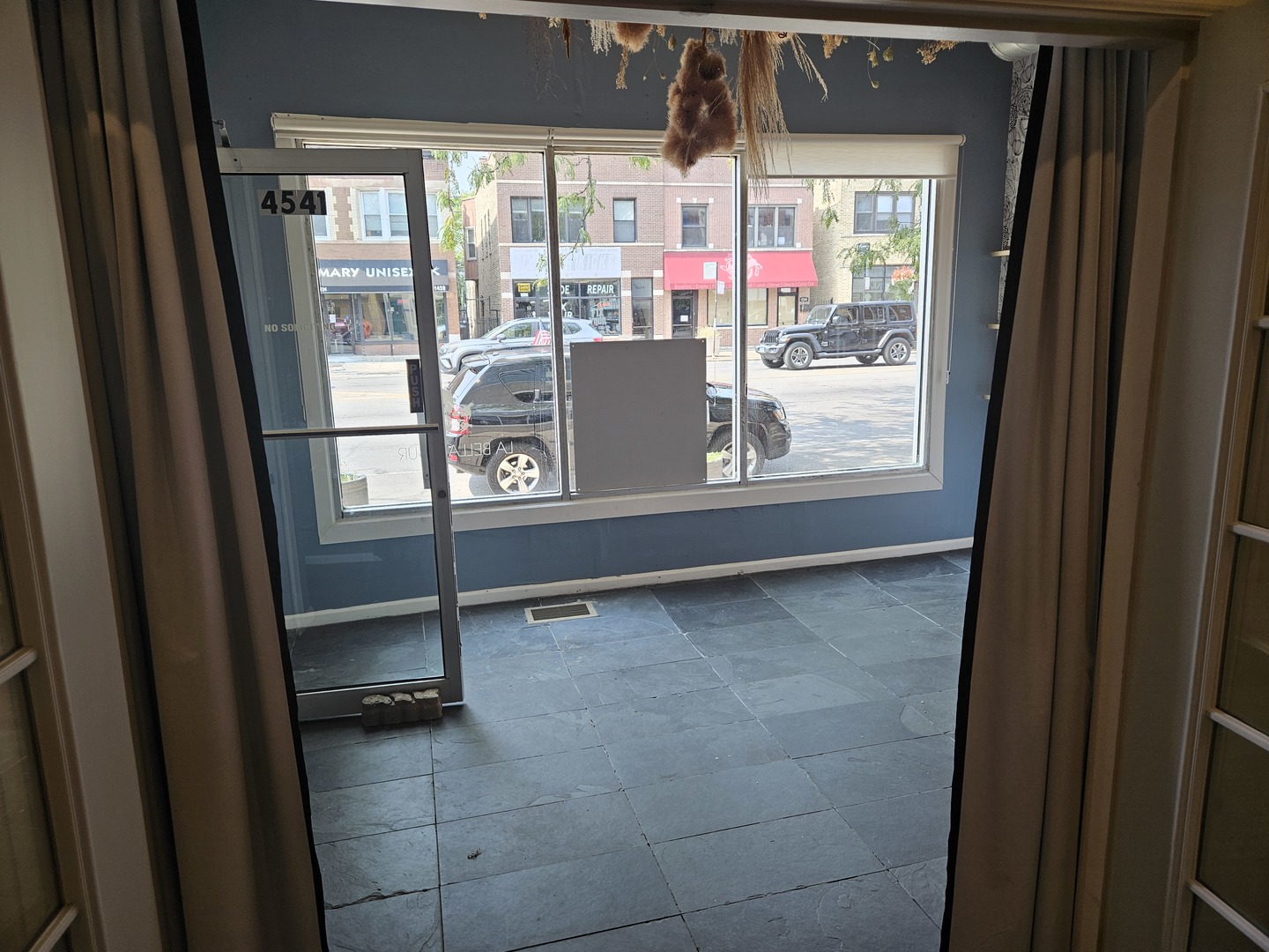 4541 N Western Avenue