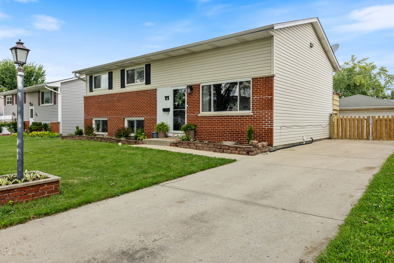 20 W Fullerton Avenue