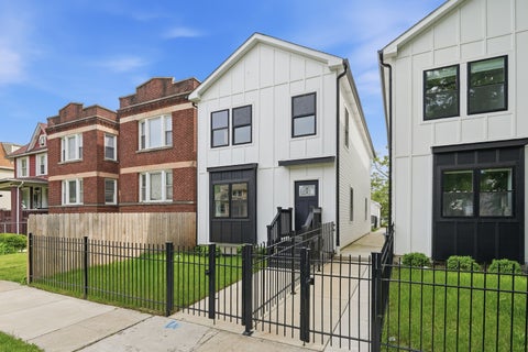 Photo of 5729 W Ohio Street, Chicago, IL 60644 (MLS # 12663096)