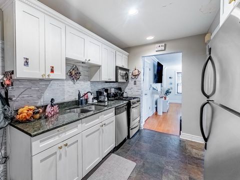 Tiny photo for 1038 Superior Street #1W, Oak Park, IL 60302 (MLS # 12626466)