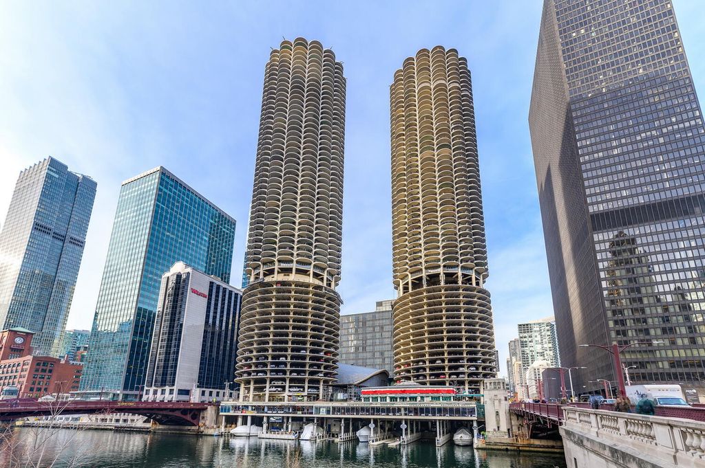 Photo for 300 N STATE Street #3008, Chicago, IL 60654 (MLS # 12507022)