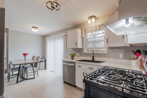 Tiny photo for 12 Spiria Court, Bloomington, IL 61701 (MLS # 12620473)