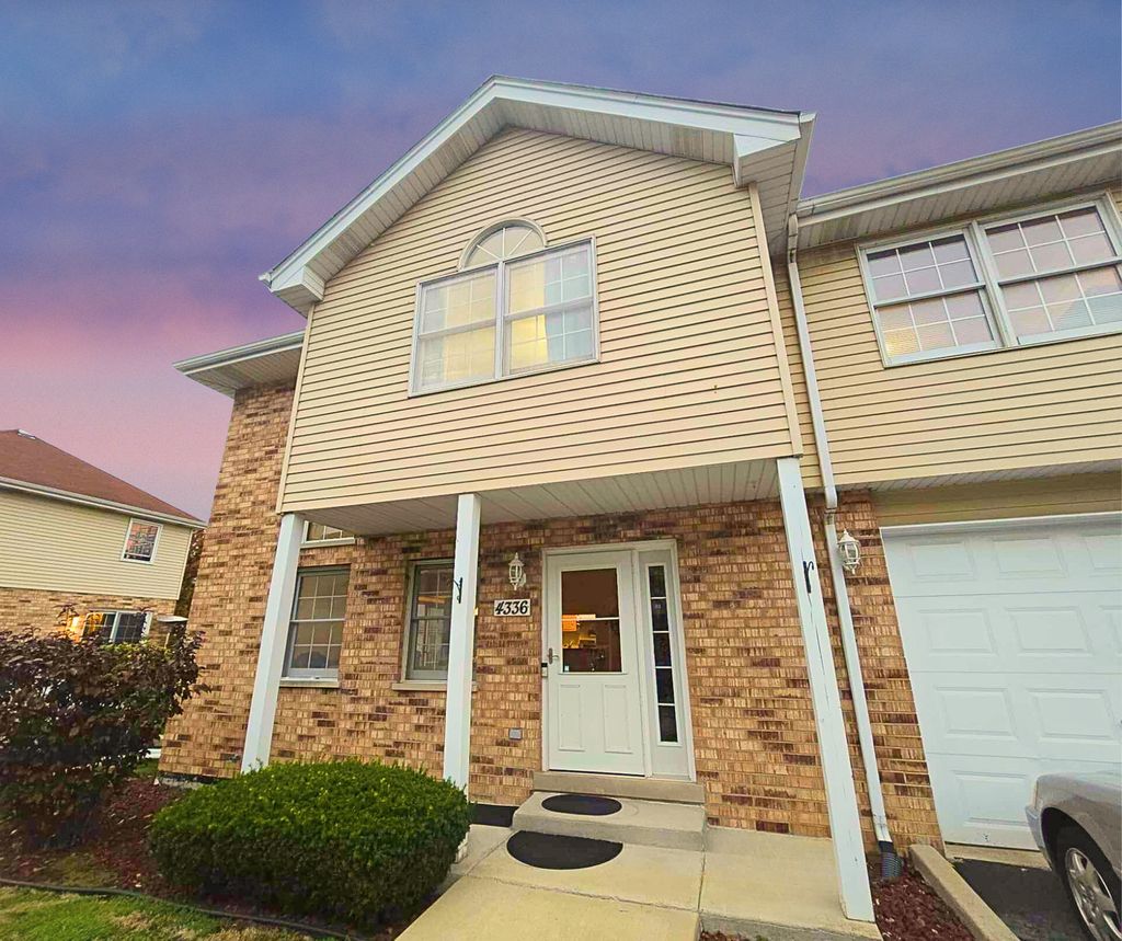 Photo for 4336 W Emerald Way Street, Alsip, IL 60803 (MLS # 12497428)