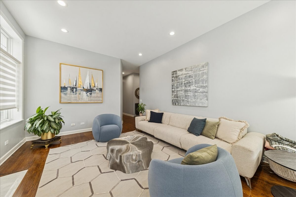 1901 W Armitage Avenue 1E