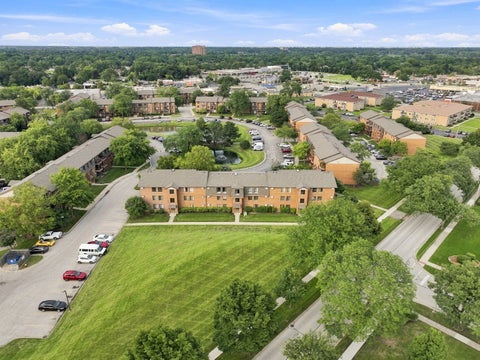 Tiny photo for 700 N Briar Hill Lane #5, Addison, IL 60101 (MLS # 12738806)