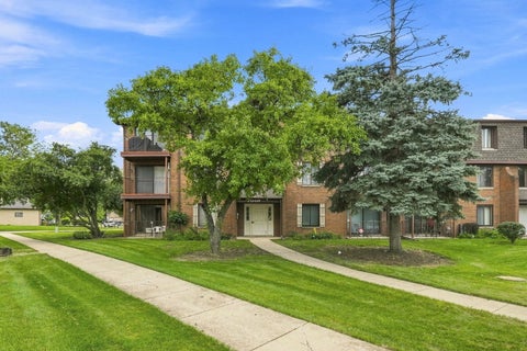 Photo of 700 N Briar Hill Lane #5, Addison, IL 60101 (MLS # 12738806)