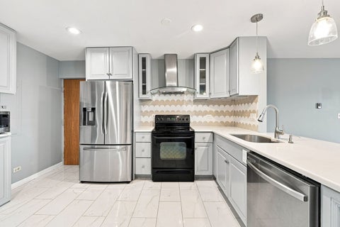 Tiny photo for 700 N Briar Hill Lane #5, Addison, IL 60101 (MLS # 12738806)