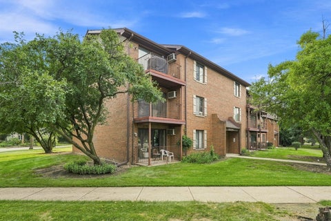 Tiny photo for 700 N Briar Hill Lane #5, Addison, IL 60101 (MLS # 12738806)
