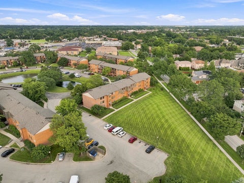 Tiny photo for 700 N Briar Hill Lane #5, Addison, IL 60101 (MLS # 12738806)