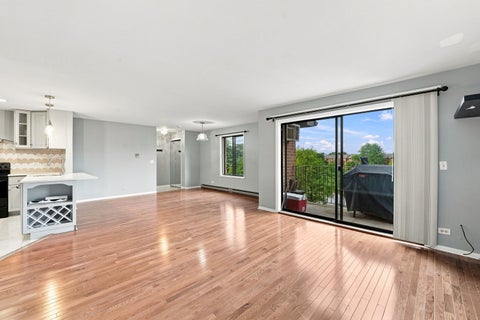 Tiny photo for 700 N Briar Hill Lane #5, Addison, IL 60101 (MLS # 12738806)