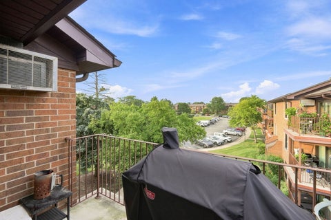 Tiny photo for 700 N Briar Hill Lane #5, Addison, IL 60101 (MLS # 12738806)